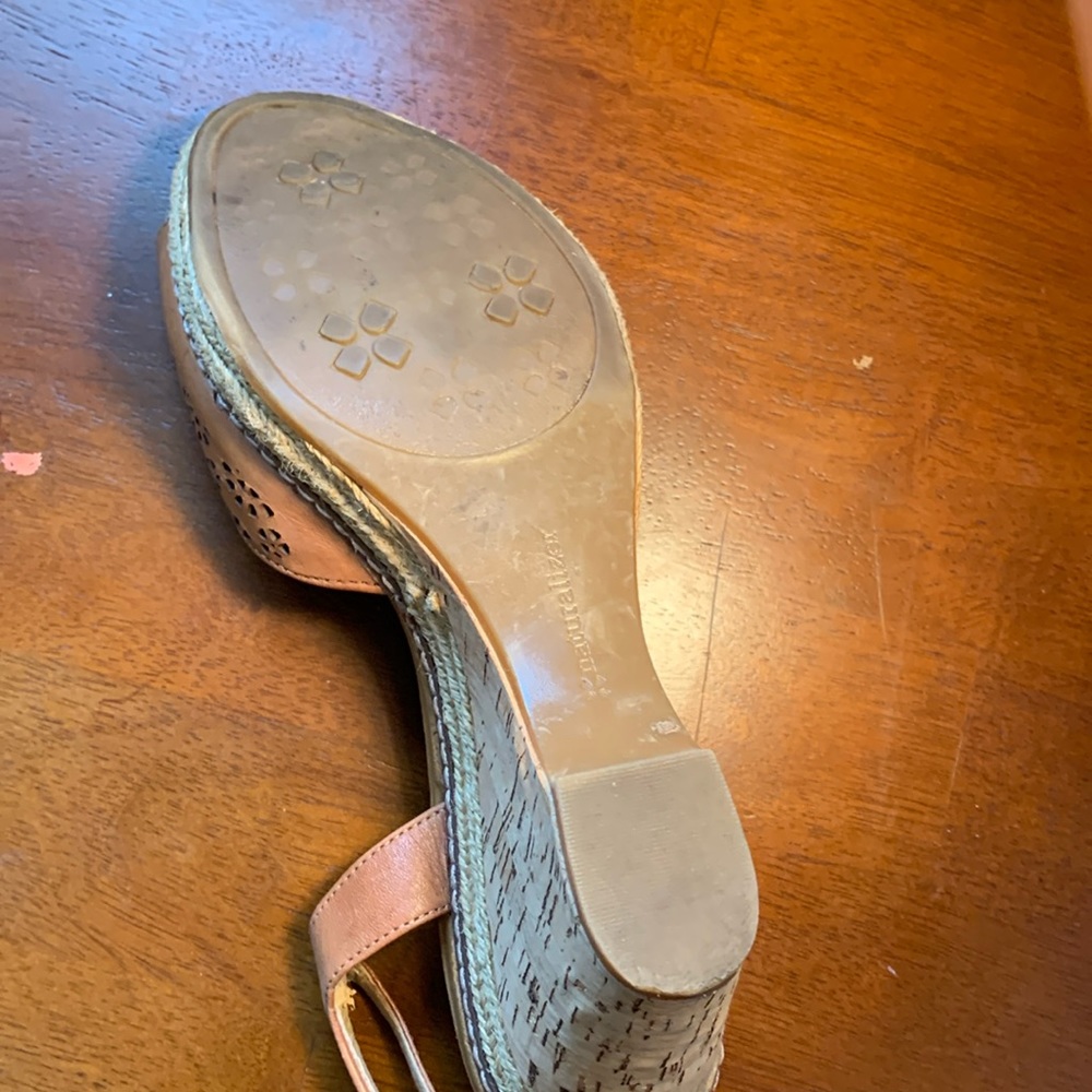 Naturalize Tan Wedges Size 9.5 - Picture 5 of 7